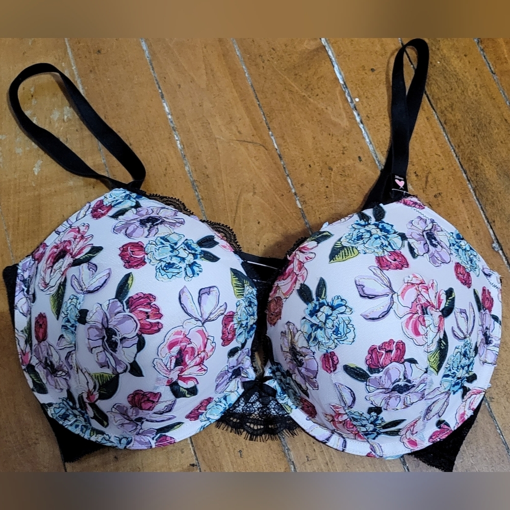 NWT 38DD Victoria's Secret Bra